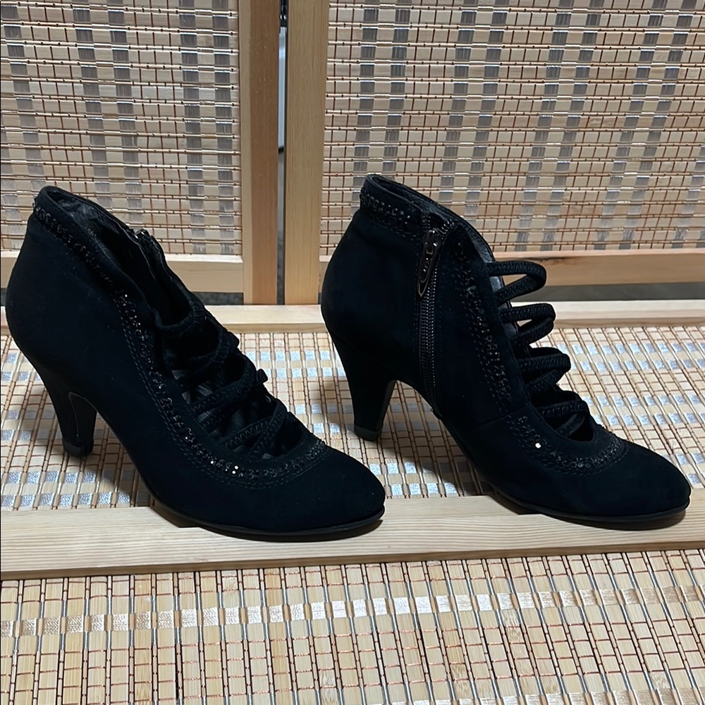 Black Lace-Up Heels with Vintage Design